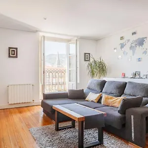 https://preciosa-habitacion-con-balcon-a-la-plaza-nueva.sansebastianhotels.net